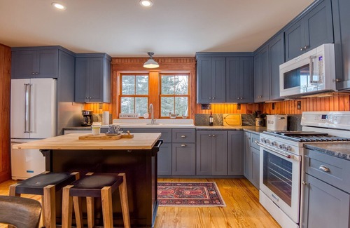 Rangeley Cabin | Innsbrook Cabin - Waterfront cottage on Rangeley Lake, snowmobile friendly in the winter!