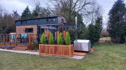 Saint-Christophe-sur-Conde House | INSOLITE La Tiny House du Lutin Many et son Bain Nordique