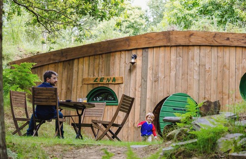 Plumeliau Cabin | Insolite - Cabane Lena de Type Hobbit Saint Nicolas DES Eaux Face à la Rivière
