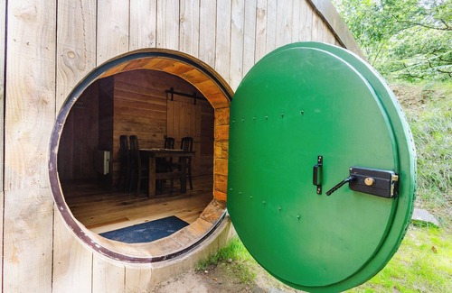 Plumeliau Cabin | Insolite - Cabane Lena de Type Hobbit Saint Nicolas DES Eaux Face à la Rivière