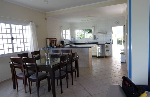Caraguatatuba House | International Standard - Small Condominium Security -WiFi