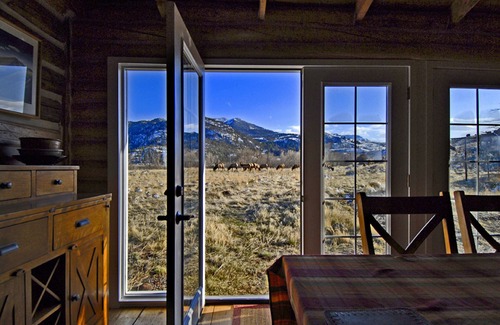 Emigrant Cabin | Internationally Flavored Cabin in Paradise Valley, SW Montana