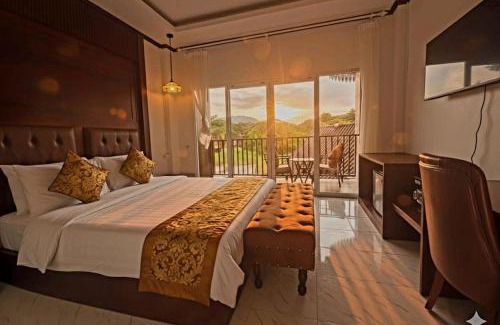 Vang Vieng Hotel | Intimate Riverside Resort