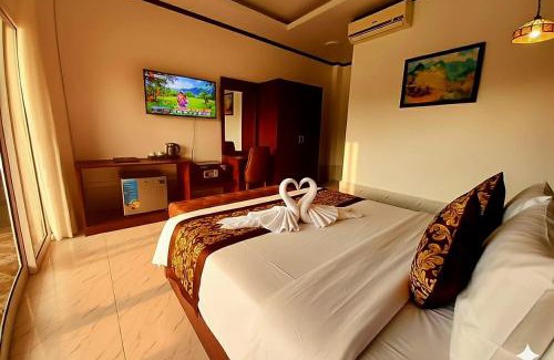 Vang Vieng Hotel | Intimate Riverside Resort