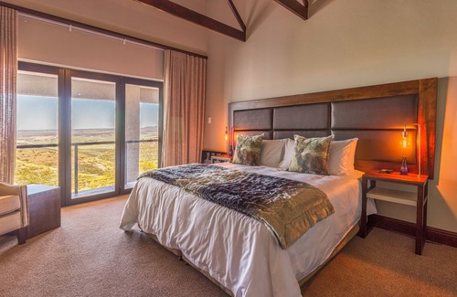 Loerieheuwel Cabin | Intle Game Lodge