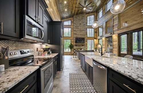 Pickens Cabin | 🌲 Into The Woods Cabin 🌲/Modern Family Cabin/Arcade, Hot Tub, Playset