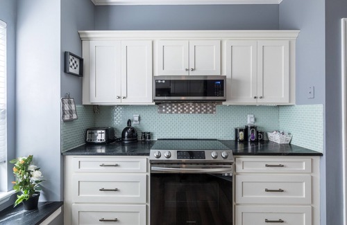 Madison Cottage | Inviting 1 level duplex - Casual Lux inspired