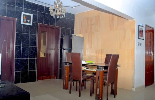Surulere Apartment | Inviting 2-Bed Apartment in Lagos -canal views