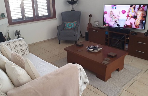 Kayalar Villa | Inviting 3-Bed Villa in Kayalar