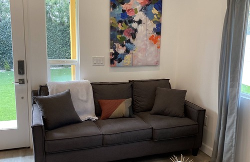 San Fernando House | Inviting Casita Just 10 Mins from Metrolink – Cozy & Convenient!