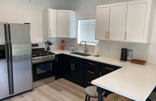 San Fernando House | Inviting Casita Just 10 Mins from Metrolink – Cozy & Convenient!