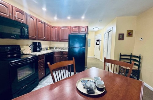 Francestown House | Inviting Condo w Hot Tub & Fireplace