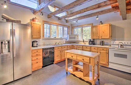 Harrison House | Inviting Countryside Home 4 Mi to Long Lake!