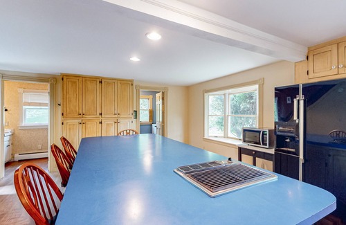 South Londonderry House | Inviting home with WiFi, internet, washer/dryer, and historic charm
