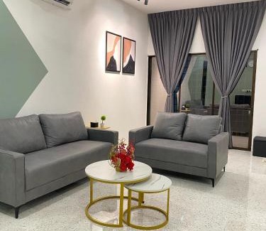 Pasir Pinji House | IPOH LYL EVERGREEN HOMESTAY 12pax