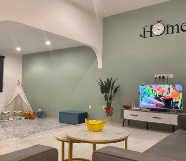 Pasir Pinji House | IPOH LYL EVERGREEN HOMESTAY 12pax