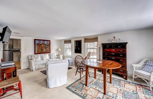 Ipswich Cottage | Ipswich Cottage: Beautiful Views, 5 Mins to Beach