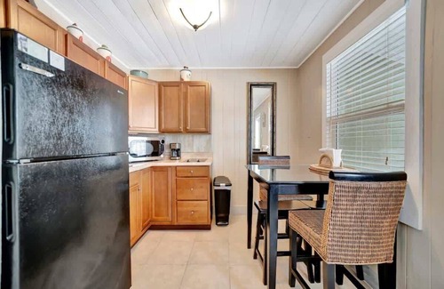 St. Petersburg - Clearwater Apartment | IRB 1B/1B Bungalow Beach Access, BBQ, Pet Friendly