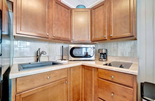 St. Petersburg - Clearwater Apartment | IRB 1B/1B Bungalow Beach Access, BBQ, Pet Friendly