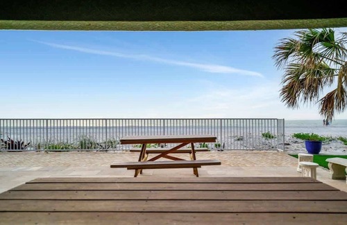 St. Petersburg - Clearwater Apartment | IRB 1B/1B Bungalow Beach Access, BBQ, Pet Friendly