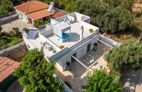 Agios Nikolaos Villa | Iremia by Thamnoi Living