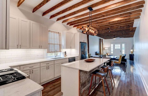 Saint Thomas Development Apartment | Irish Channel Elegance: Exclusive 3BR, 2BA Home. Living, Kitchen, NOLA Comfort Awaits