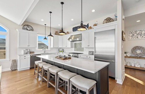 South Beach Haven House | "Irish Whale" Oceanfront. Fantastic Beach Haven. Sleeps 13!