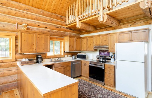 Stanley Cabin | Iron Creek Log Home - The Perfect 'Cabin In The Woods'