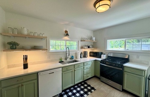 Charlevoix House | Ironton Stone Cottage on 'The Beautiful' Lake Charlevoix - 5min Walk-to-beach!