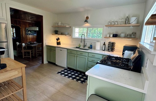Charlevoix House | Ironton Stone Cottage on 'The Beautiful' Lake Charlevoix - 5min Walk-to-beach!
