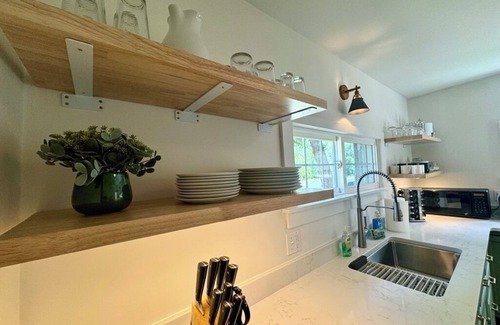 Charlevoix House | Ironton Stone Cottage on 'The Beautiful' Lake Charlevoix - 5min Walk-to-beach!
