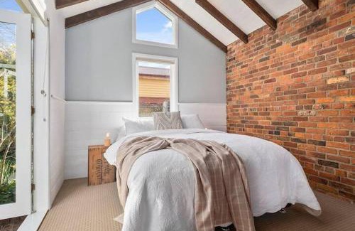 South Hobart House | Irresistible renovated 1840 inner-city cottage