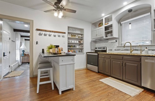 Myerstown House | Isaac Bahney Homestead w/POOL & HOT TUB