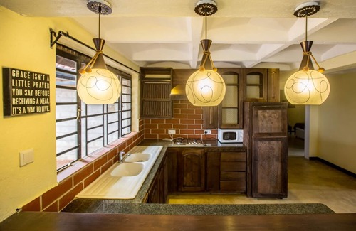 Ngelani House | Isaac House -:Beautiful rustic country guesthouse at the foot of Lukenya Hills
