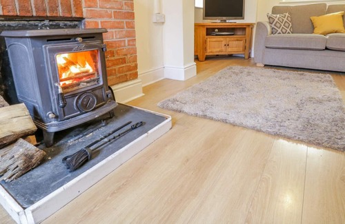 Caersws Cottage | ISFRYN, pet friendly, character holiday cottage in Carno