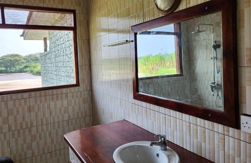 Ishasha Cabin | Ishasha Pride Lodge