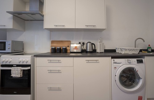 Kirkcaldy Apartment | `isimi [ Modern 2 Bed Flat- Free Parking]