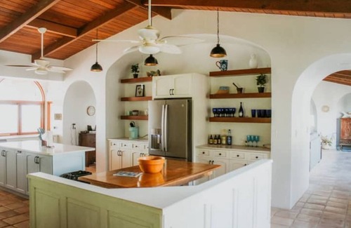 Estate Turner Hole House | Isla Bonita