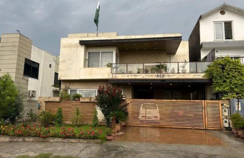 E-11 Sector House | Islamabad Family Lodges