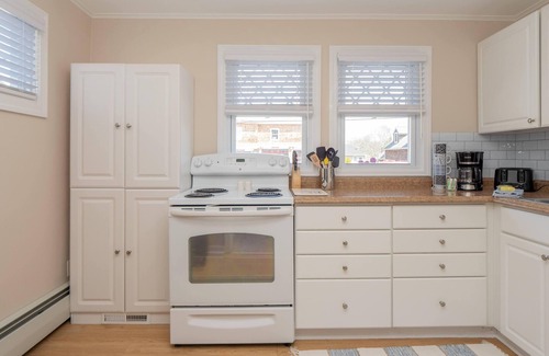 Jamestown Apartment | Island Apartment in the Heart of Jamestown
