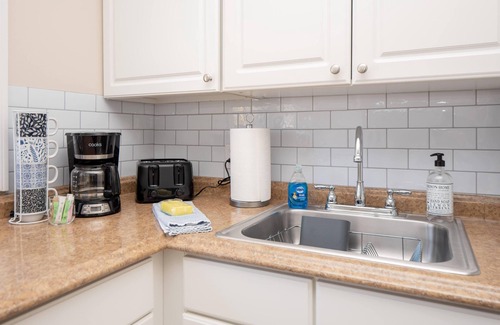 Jamestown Apartment | Island Apartment in the Heart of Jamestown