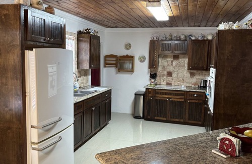 Long Island House | Island House near the airport