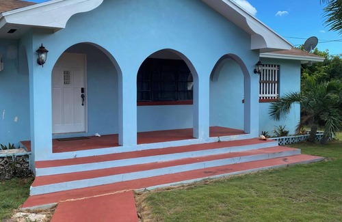 Long Island House | Island House near the airport