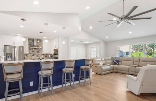 Marco Island House | Island Charmer.3 Bedroom Waterfront Vacation Home.Pet
