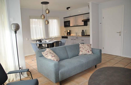 De Koog House | Island Getaway w/Spa Bath