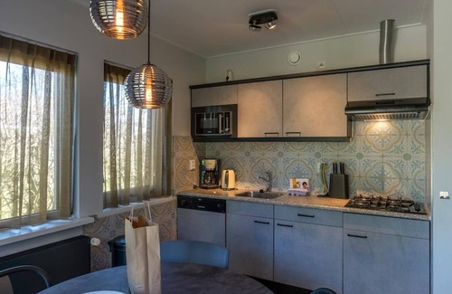 De Koog House | Island Getaway w/Spa Bath