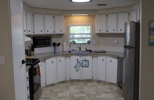 Key Largo House | Island Life Inn- Key Largo Oasis- 55+ Community- Escape the Big City Life