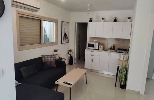 Netanya Apartment | island place - 2 min from the sea super king bed.