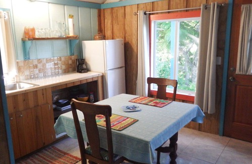 Hartswell Apartment | Island Retreat Near Tropic of Cancer Beach