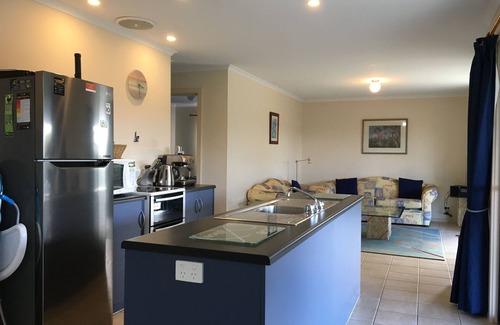 Newland House | Island Time at Vivonne Bay - short walk to beach